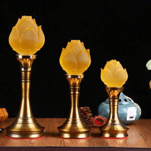 Alternative view of Đèn Thờ