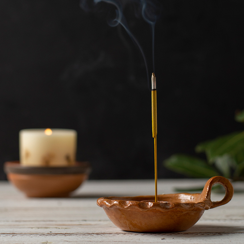 Lư Hương - Ảnh 2