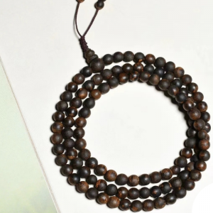 Alternative view of Chuỗi 108 Hạt Trầm Hương Chìm Philippine – Hạt 4-6mm