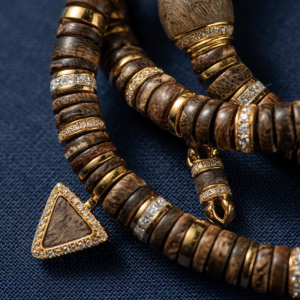 Alternative view of Vòng Trầm Hương Cao Cấp Mix Vàng