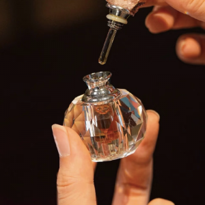 Tinh dầu trầm nguyên chất