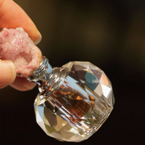 Alternative view of Tinh dầu trầm nguyên chất