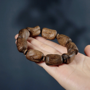 Alternative view of Vòng tay Trầm Hương Chìm cao cấp Lào – Size 10mm