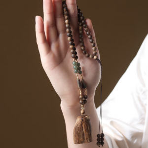 Alternative view of Vòng Trầm Cao Cấp Mix Vàng & Ngọc