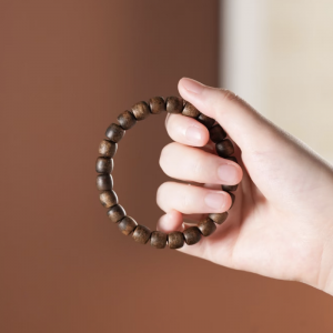 Alternative view of Vòng Trầm Hương Hạt Vuông Bo Tròn